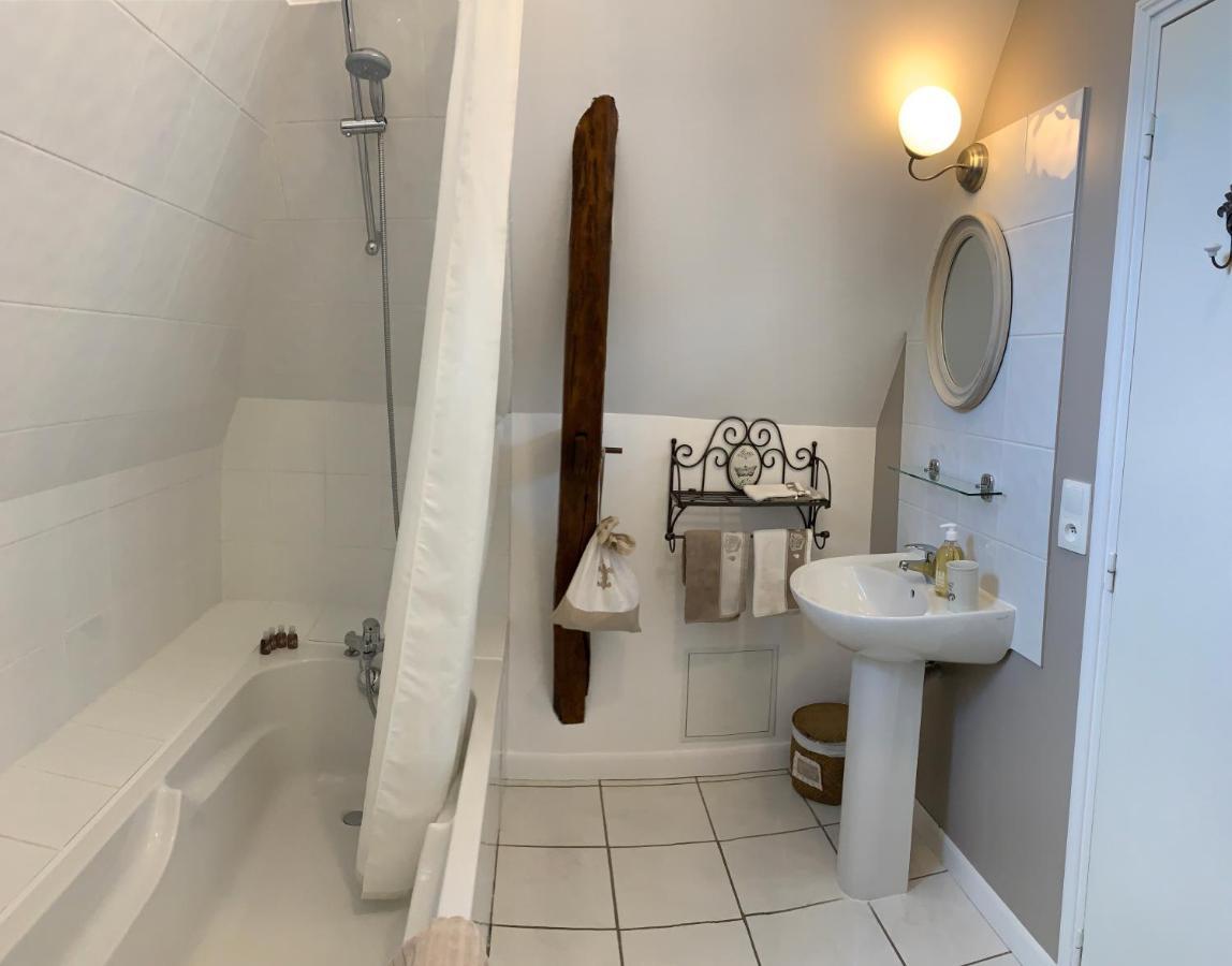 L'Ange Est Reveur Bed & Breakfast ลองเฌส์ ภายนอก รูปภาพ
