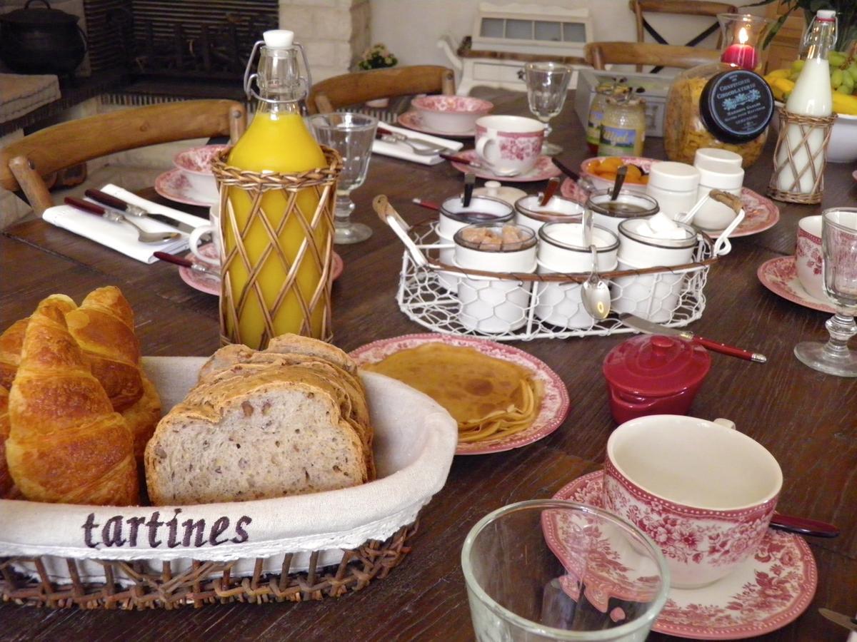 L'Ange Est Reveur Bed & Breakfast ลองเฌส์ ภายนอก รูปภาพ